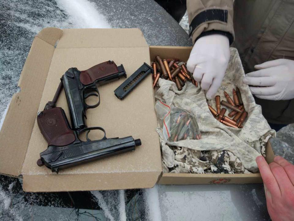На Полтавщине торговали оружием из зоны АТО (фото)