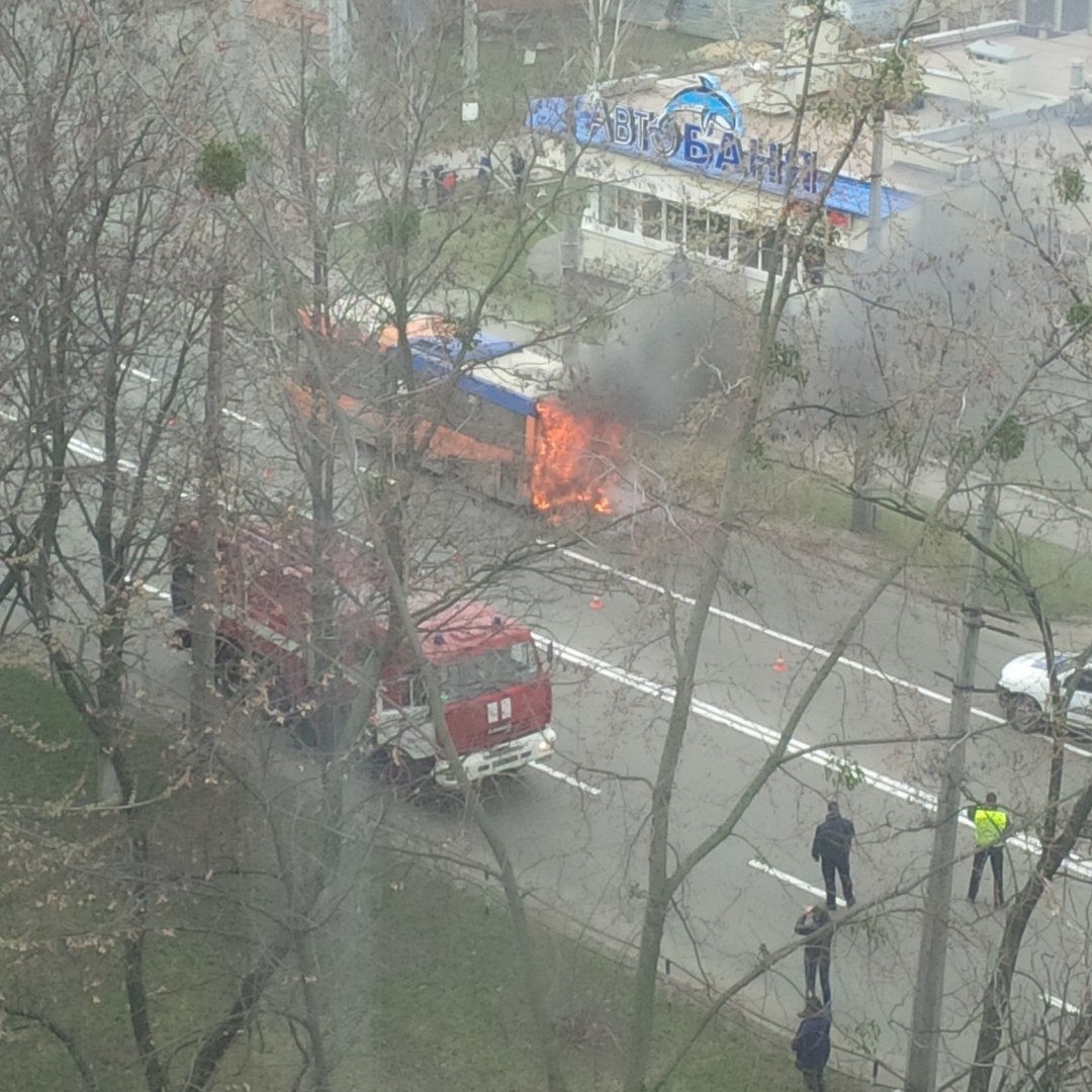В Полтаве горит автобус (фото)