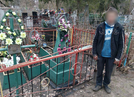 Подросток обкрадывал кладбище в Кременчуге (фото)