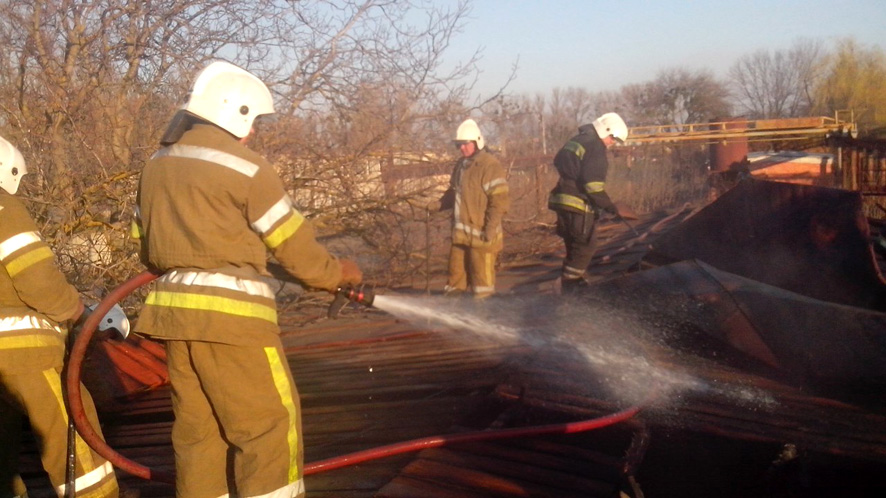 В Полтаве - крупный пожар в заброшенном здании (фото)