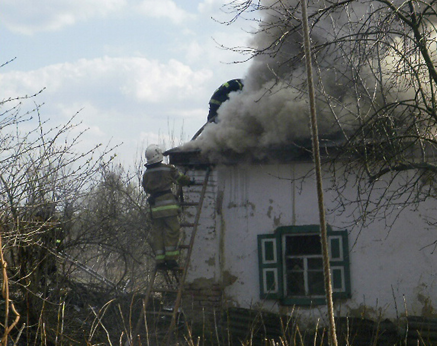На Полтавщине подожгли дачный домик (фото)