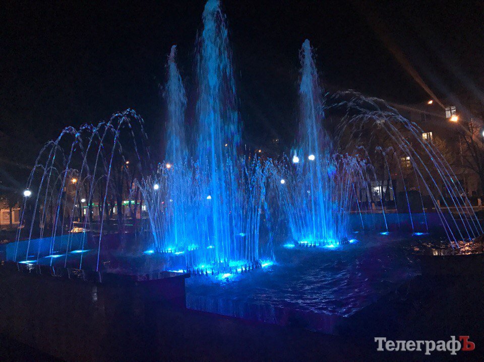 В Кременчуге заработал светомузыкальный фонтан (фото)