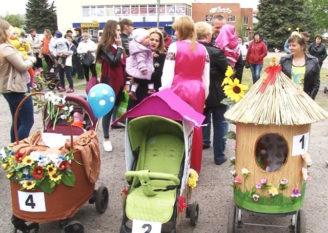 На Полтавщине ребенка возили в улье на колесах (фото)