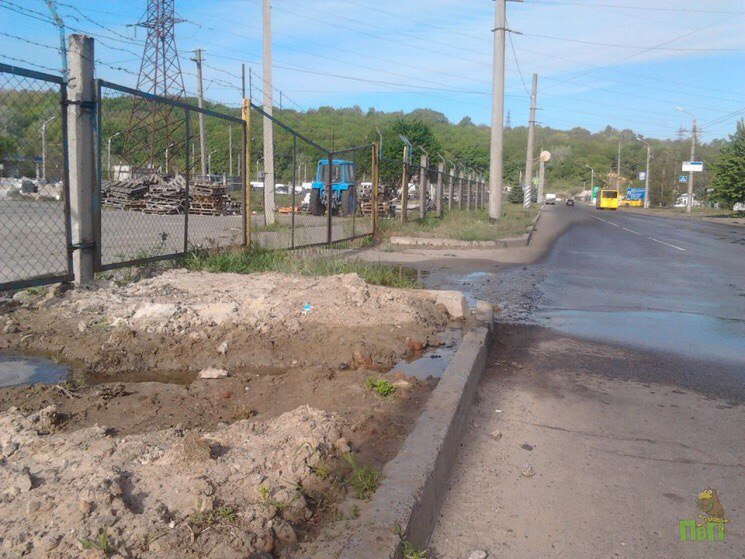 проспект вавилова полтава, авария водопровод, бьет вода