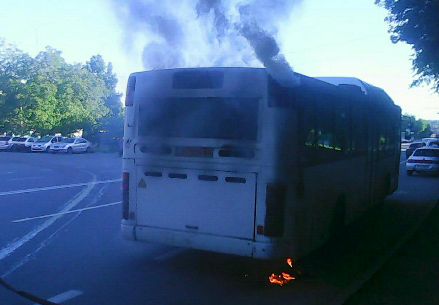 В Полтаве горел пассажирский автобус (фото)