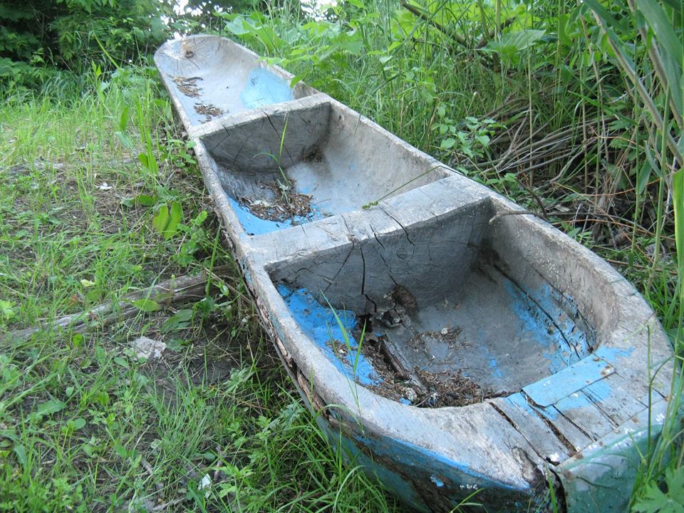 На полтавской реке нашли необычные лодки (фото)