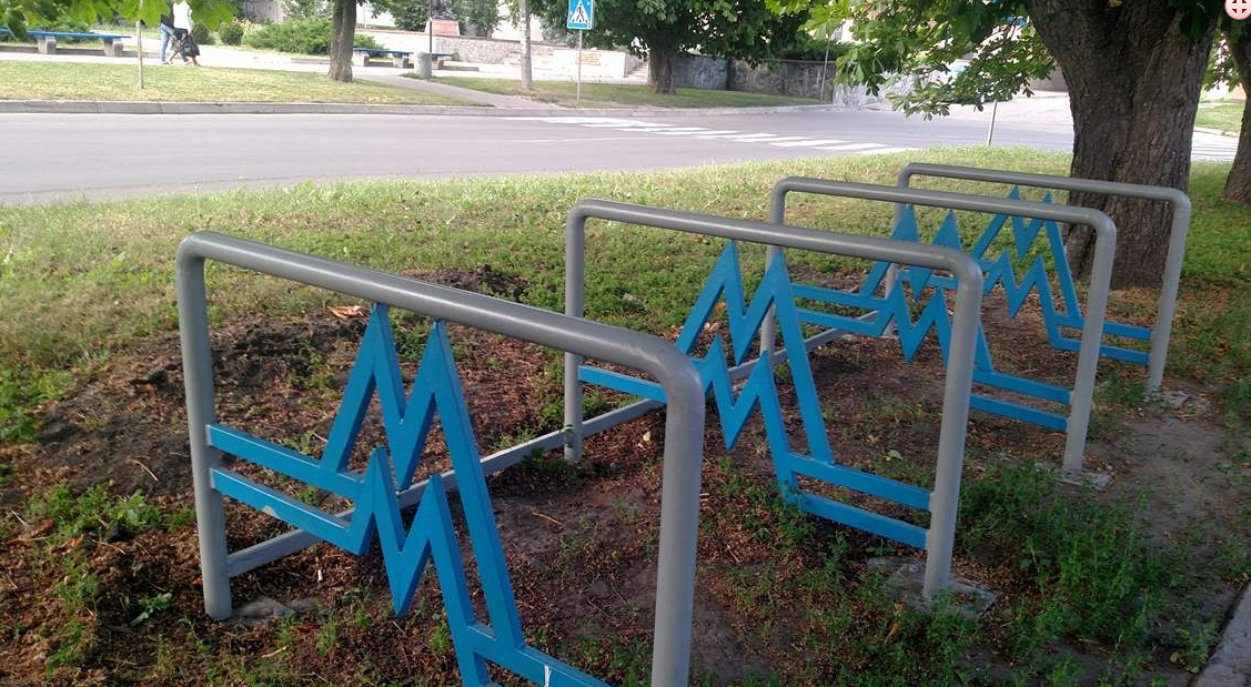 На Полтавщине появились дизайнерские велопарковки (фото)