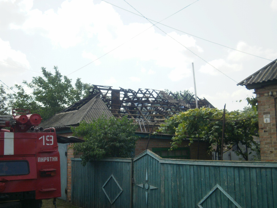В Пирятине из-за замыкания горел дом (фото)