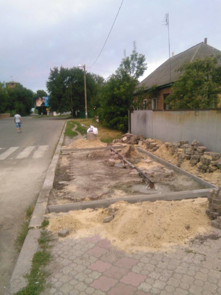 В Миргороде строят "умные" остановки