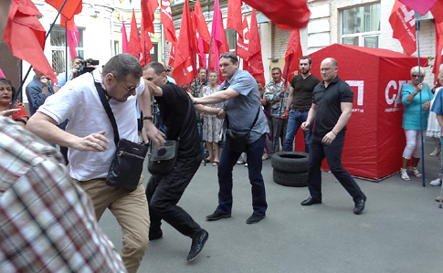 Полтавские депутаты подрались из-за Ляшко (фото)