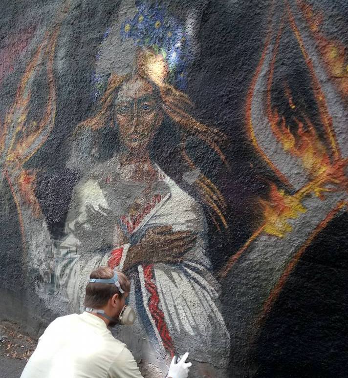 В Полтаве отреставрировали граффити с Небесной Сотней