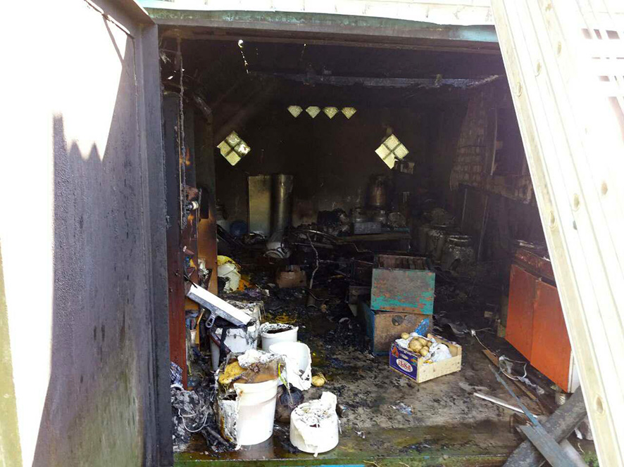 В Миргороде сгорели ульи и полтонны меда (фото)