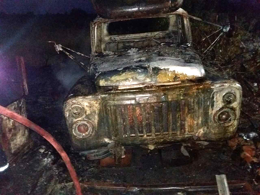 Под Полтавой сгорел грузовик (фото)