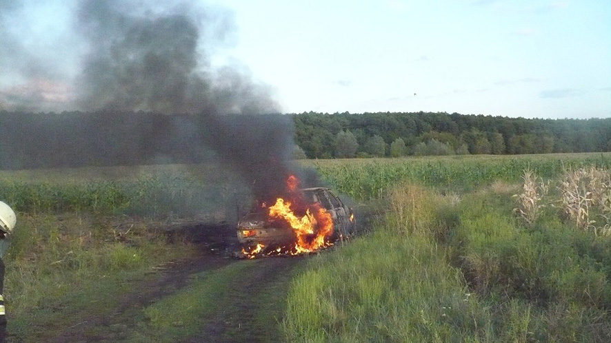 На Полтавщине в движении загорелся автомобиль (фото)