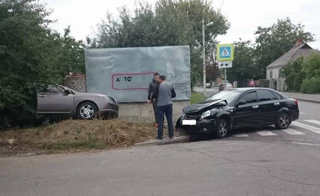 В Полтаве столкнулись автомобили: пострадал подросток (фото)