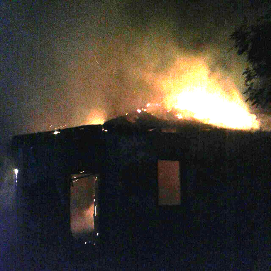 В Полтаве горело заброшенное здание (фото)