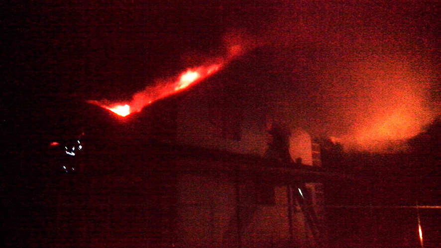 В Полтаве ночью горела новостройка (фото)