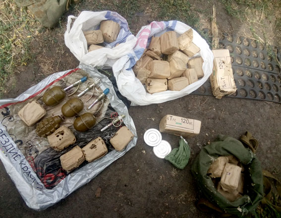 У полтавчанина обнаружили гранаты и больше тысяч патронов (фото)