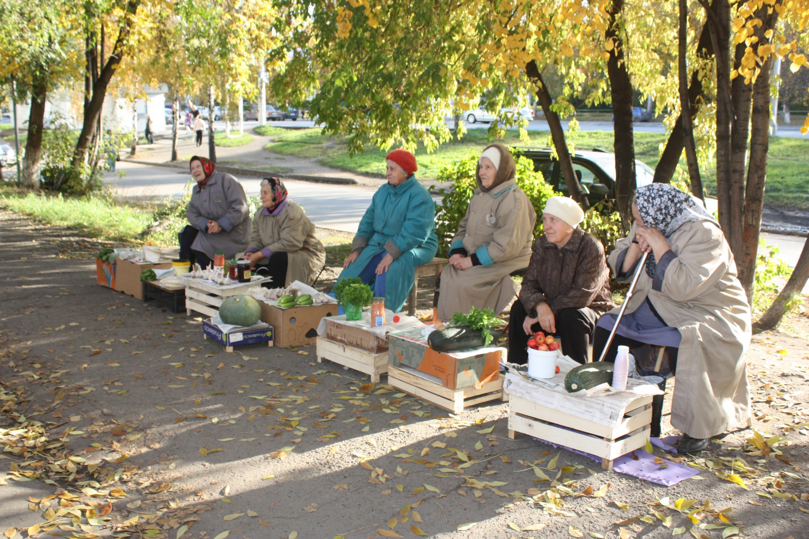 Москва дубай я еду тратить кучу бабок. Бабушка продает. Бабушка на рынке. Бабушки торгуют на улицах. Бабки на рынке.