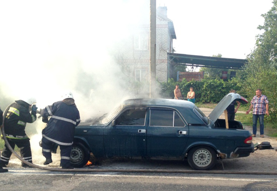 В Кременчуге загорелся автомобиль (фото)