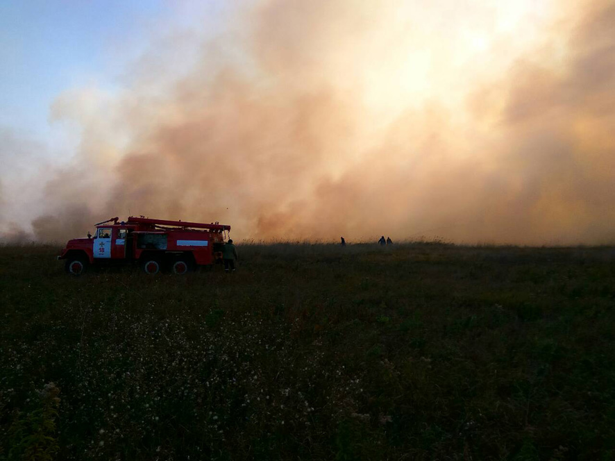 На Полтавщине горят десятки гектаров торфа (фото)