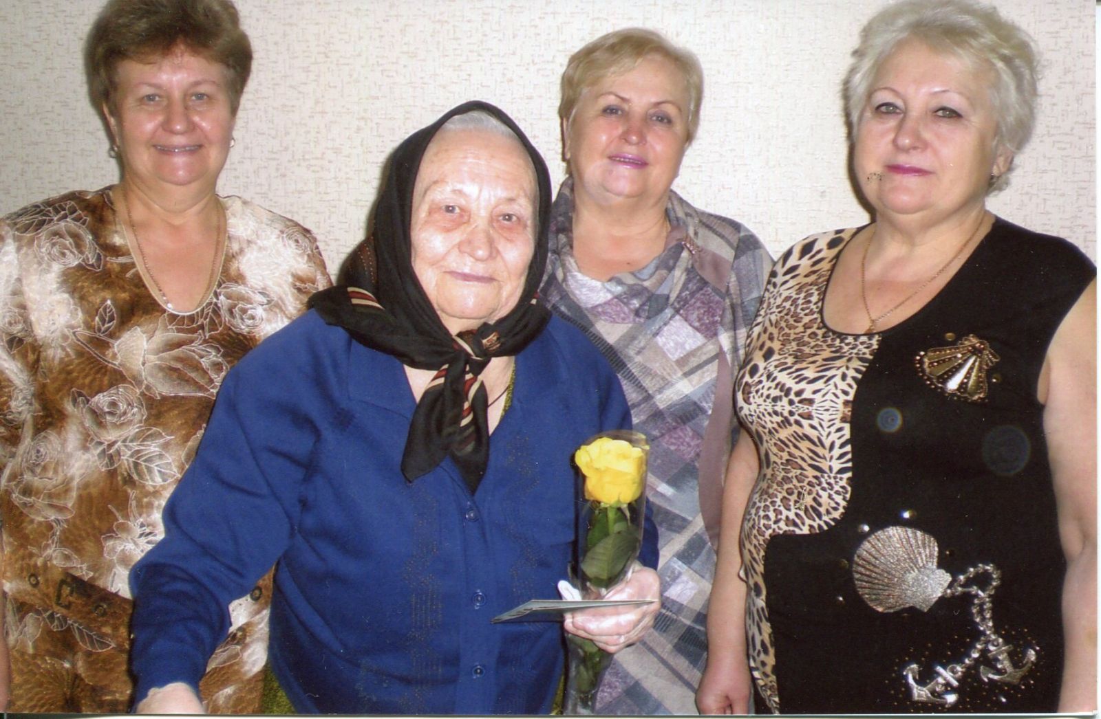 В Гадяче живут сестры Вера, Надежда и Любовь (фото)