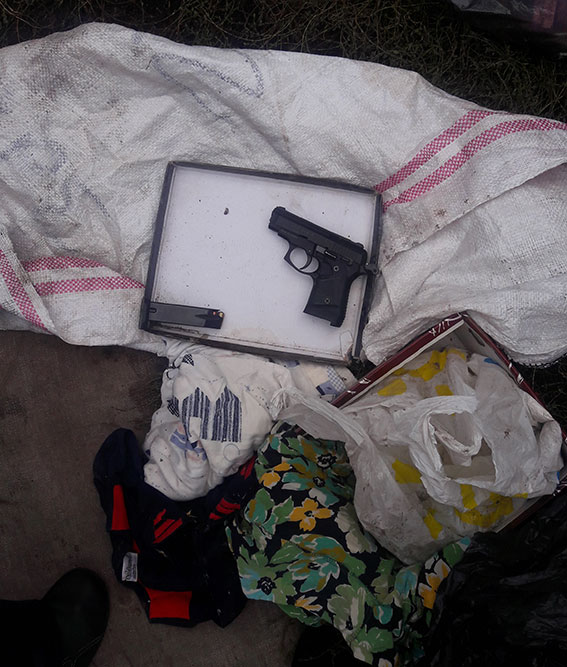 Под Полтавой нашли "закладки" с наркотиками и оружие (фото)