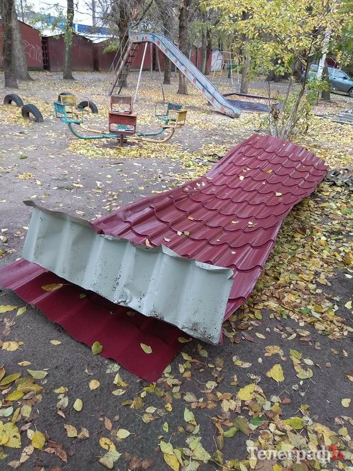 У дома в Кременчуге "снесло крышу" (фото)