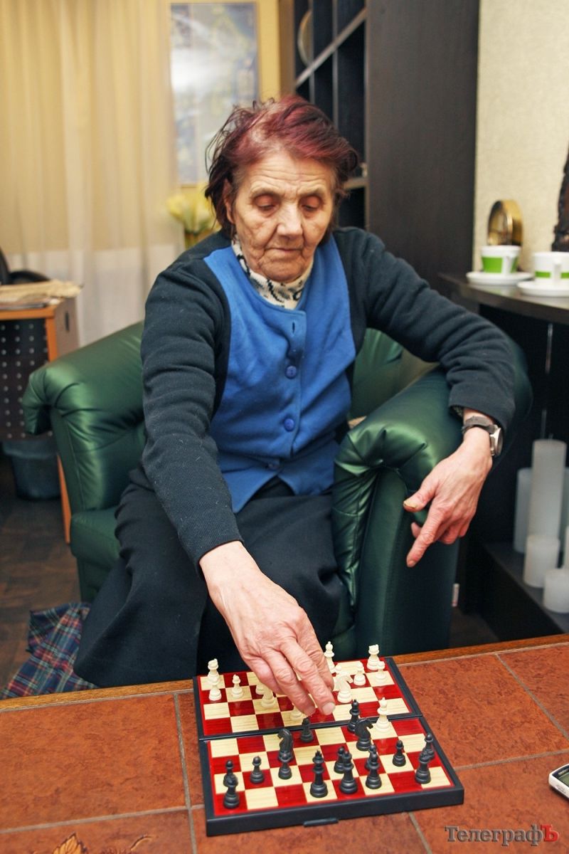Спасатели выбивали дверь в квартиру 83-летней чемпионки по шахматам