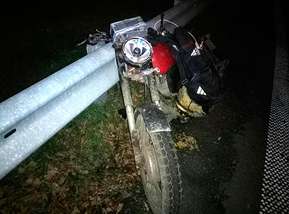 Грузовик столкнулся с мотоциклом: четверо пострадавших (фото)