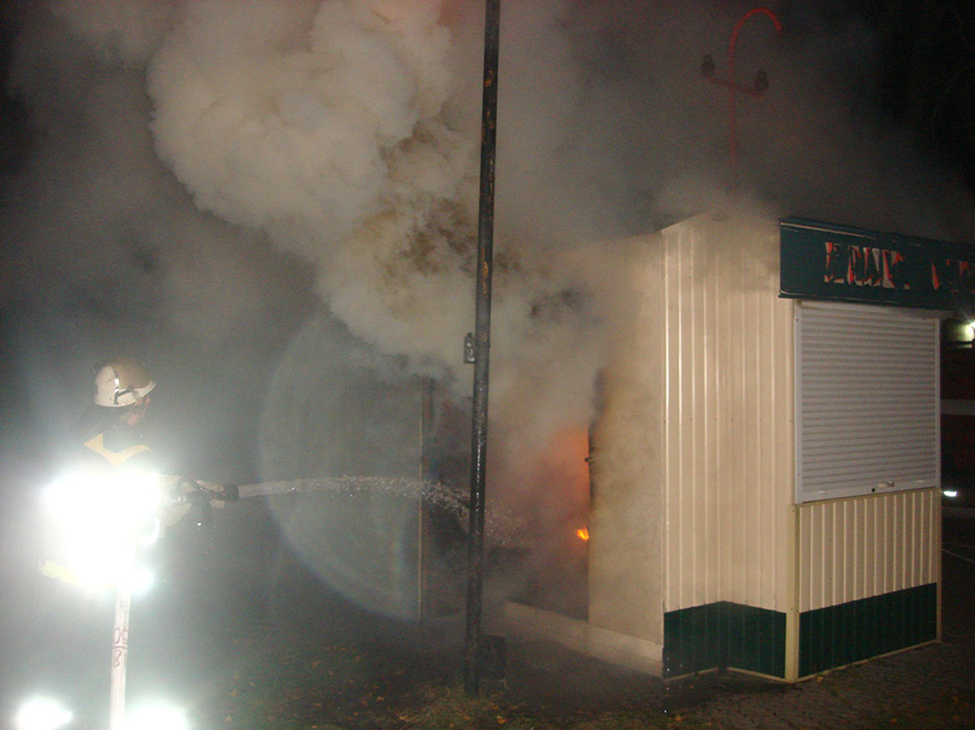 В Лубнах ночью горел киоск (фото)