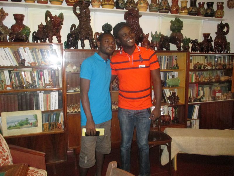 Туристы из Ганы посетили музей керамики в Опошне (фото)