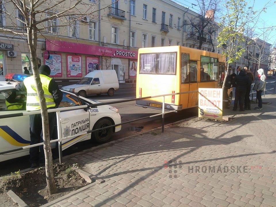 В Полтаве полиция остановила маршрутку (фото)