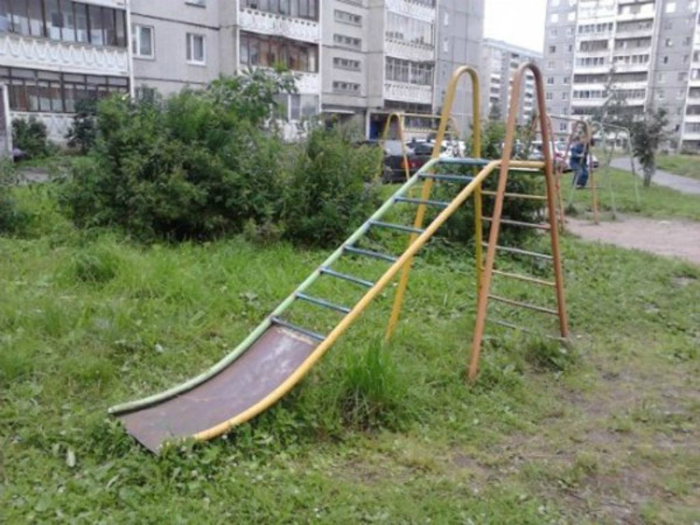 В Кременчуге отремонтируют опасную детскую площадку