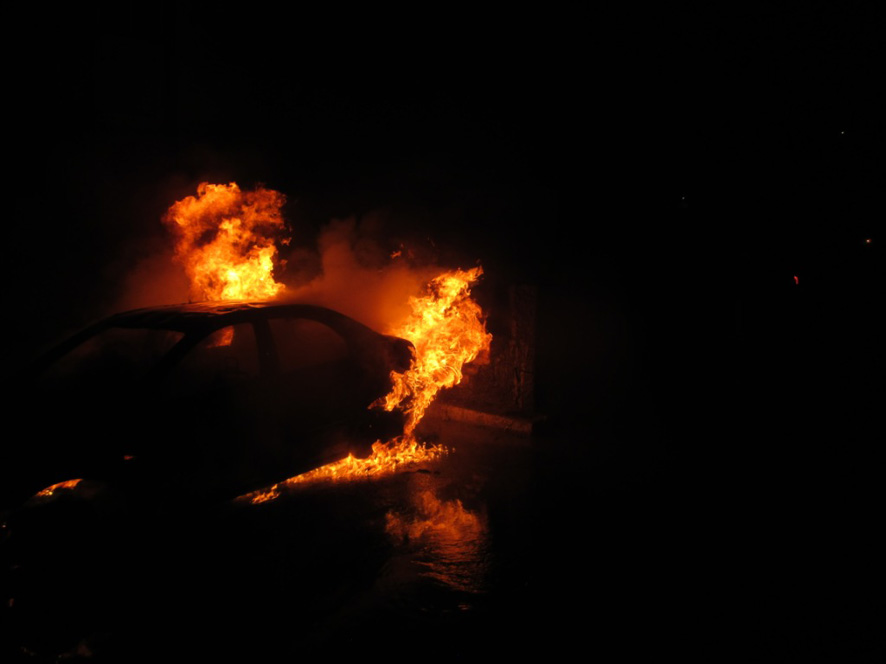 В Кременчуге ночью сгорел автомобиль Kia (фото)