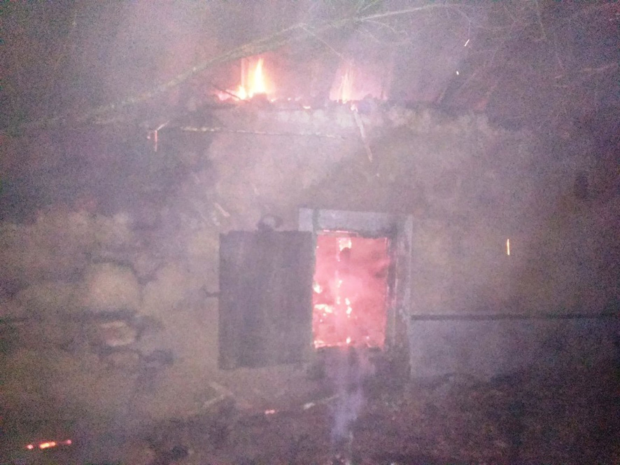 На Полтавщине горело заброшенное здание (фото)