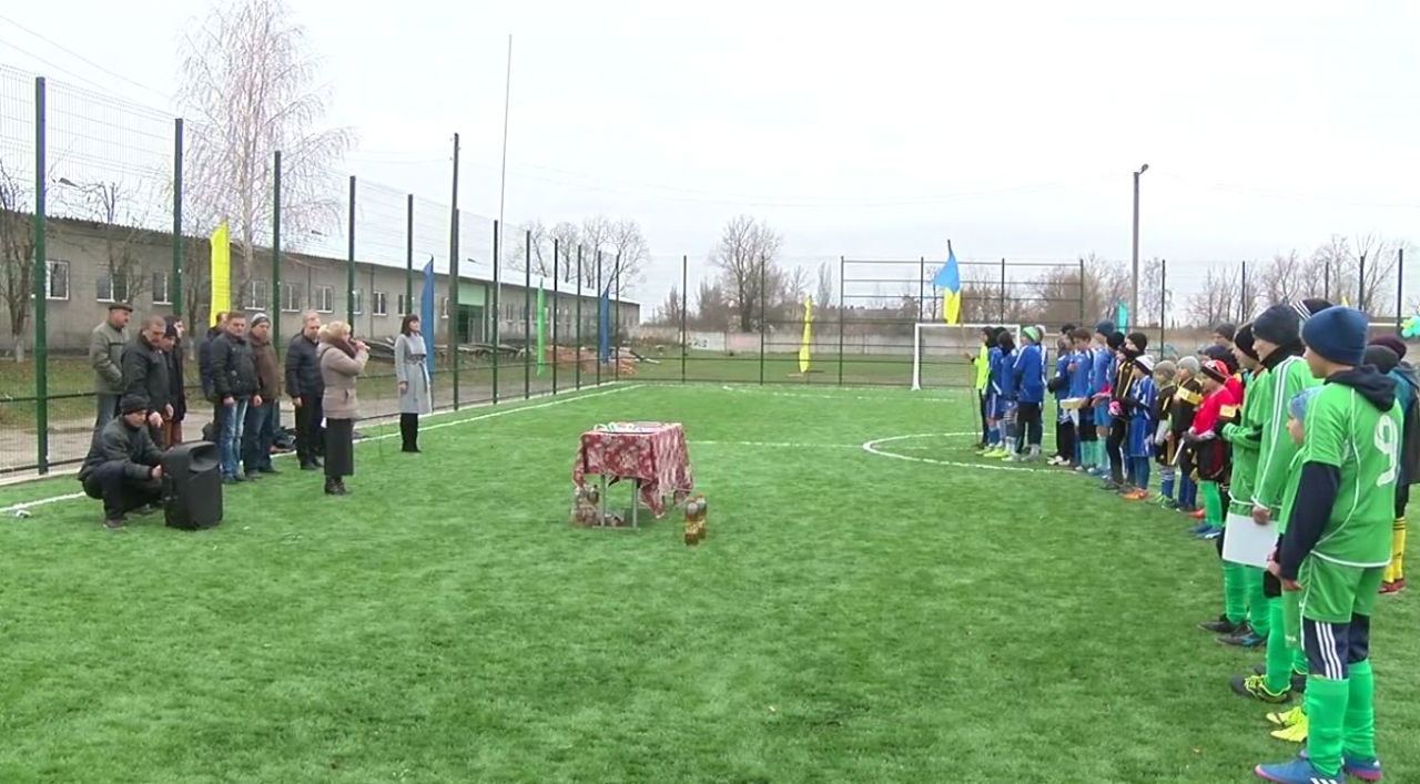 В Миргороде появилось поле для мини-футбола (фото)