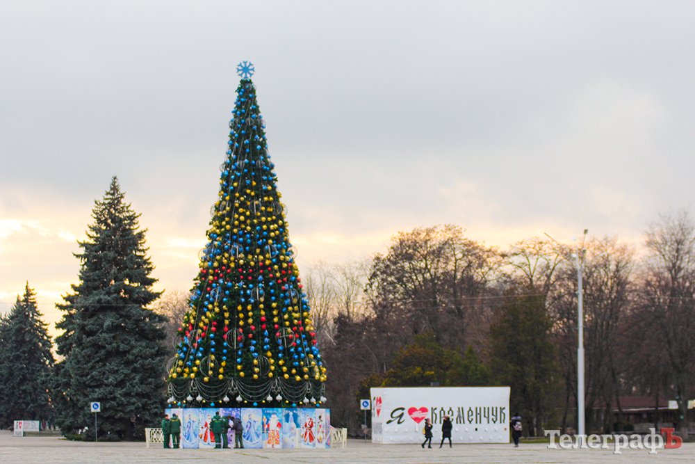 Главная елка Кременчуга будет в цветах вышиванки (фото)