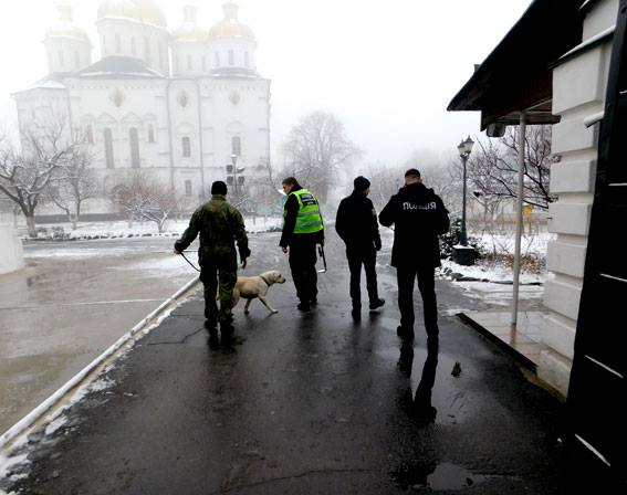 Полиция проверяет церкви и храмы (фото)