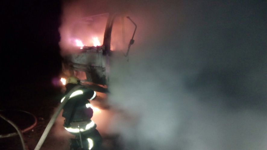 Под Полтавой горел грузовик (фото)