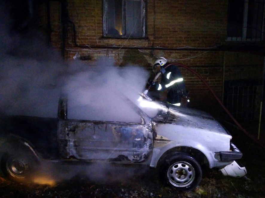 В Полтаве ночью горели автомобили (фото)