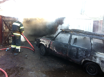 В Полтаве произошел пожар в гаражном кооперативе (фото)