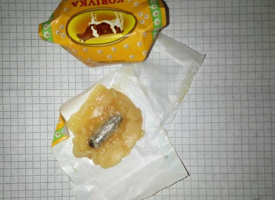 На Полтавщине нашли наркотики в конфете "Коровка" (фото)