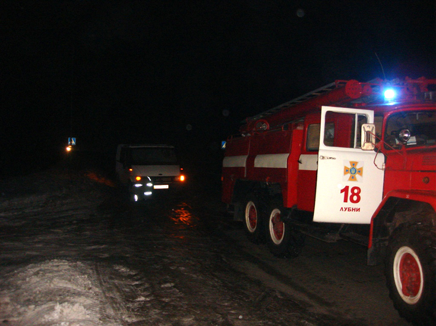Грузовики и автобус застряли на Полтавщине (фото)