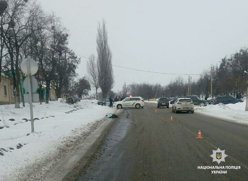 На Полтавщине под колесами своего грузовика погиб водитель (фото)