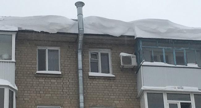 В Кременчуге опасаются "лавин" с крыш (фото)