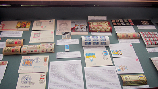 В Лубнах открылась выставка необычных марок (фото)