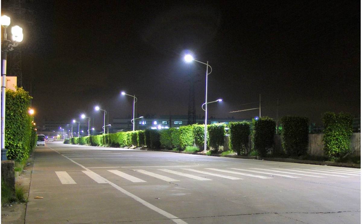 Десятки пешеходных переходов в Полтаве оборудуют LED-светильниками