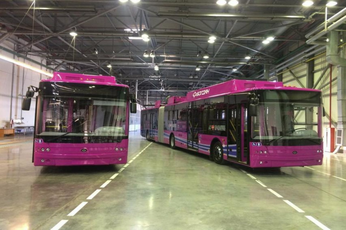 По Кременчугу будут ездить яркие троллейбусы (фото)