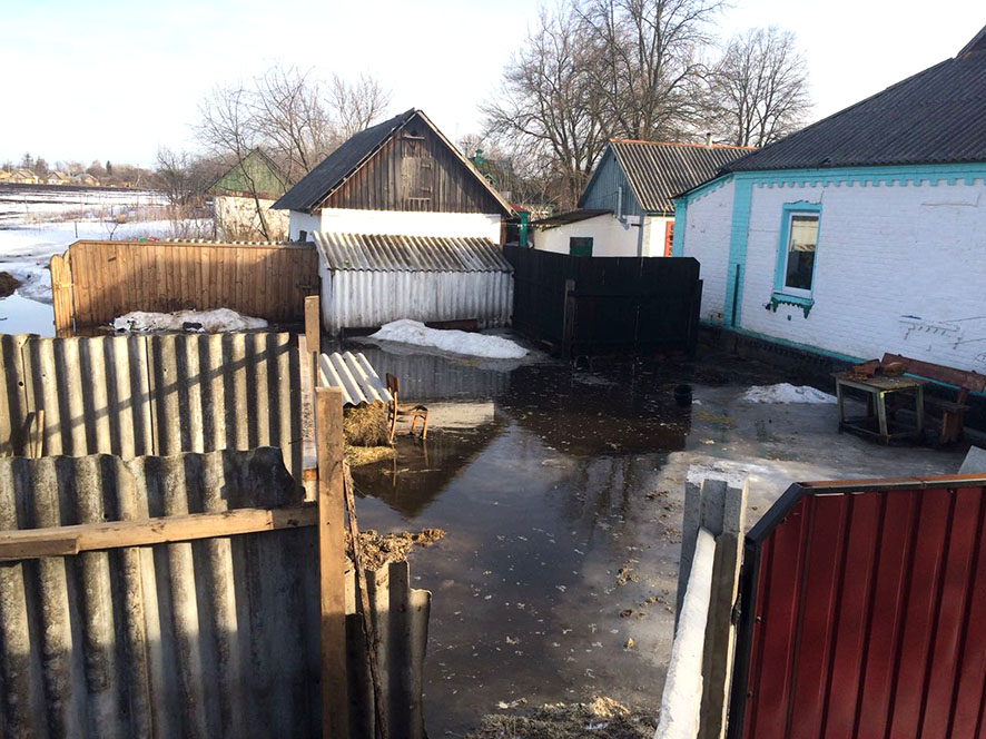 В 14 районах Полтавщины откачивали талую воду (фото)